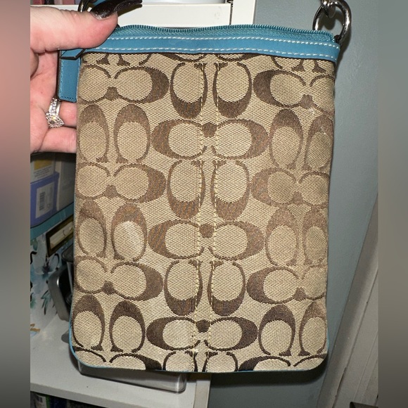 Authentic Coach, Crossbody handbag, their CC logo w/ a teal color! - Picture 6 of 10
